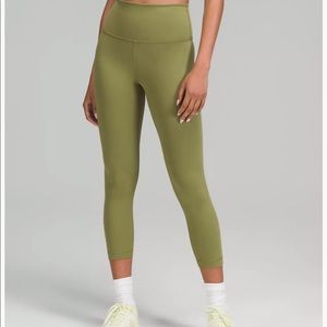 Lululemon Wunder Train high rise crop.